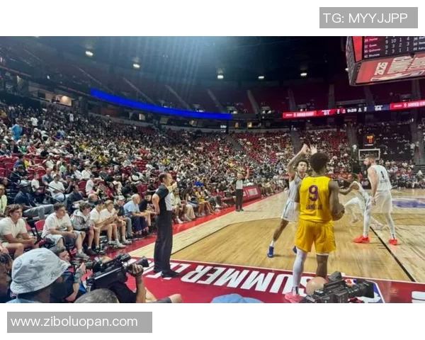 2018湖人勇士季前赛首战回顾：新星对决与战术博弈的精彩瞬间